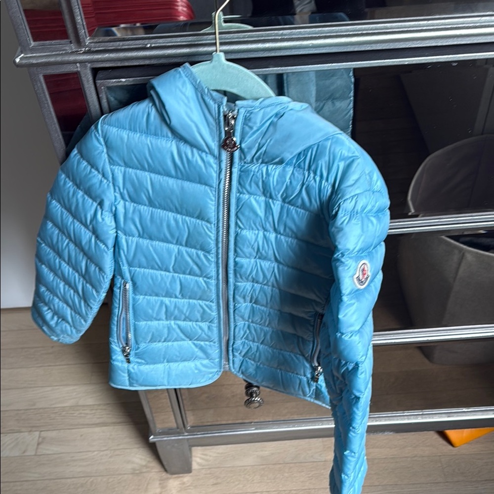 Moncler Blue Puffer Jacket with Quilted Design and Insulation